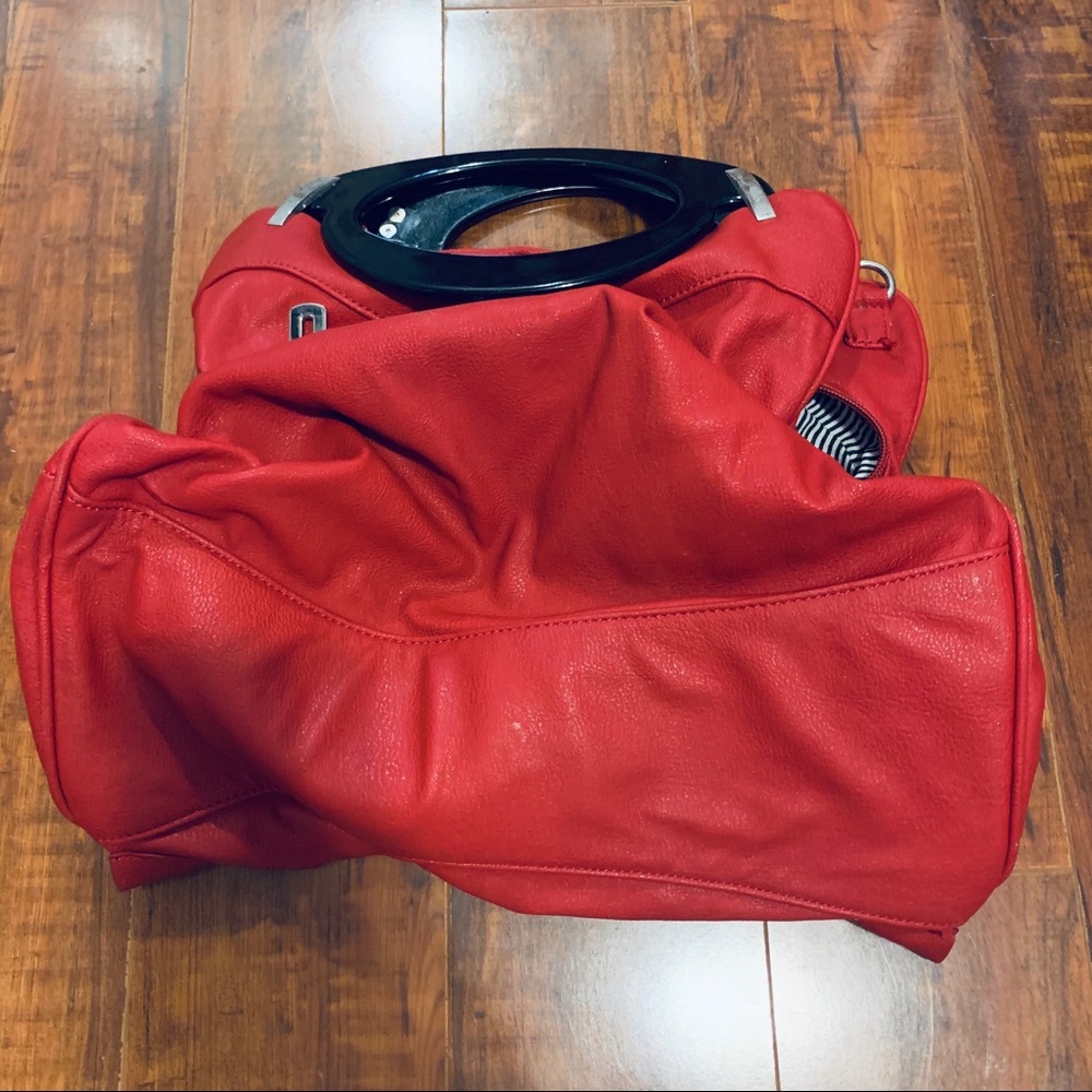 Locale Red Purse with Ruffles - Picture 3 of 3
